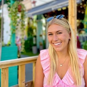 Meet your Posher, Elizabeth